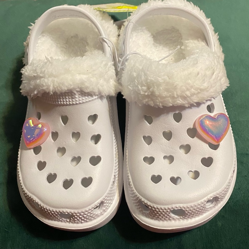 Faux fur lined white clogs with iridescent heart charm